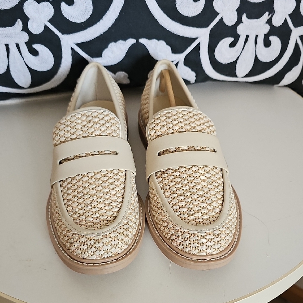 Dolce Vita- Haruki Cream and Tan Loafers. Never Worn Size 7.5 Stylish!